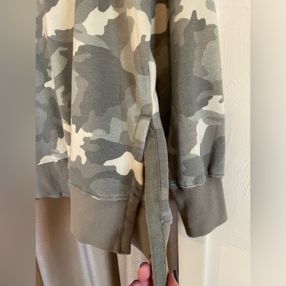 Hippie Rose camo sweatshirt, Large - Picture 3 of 4